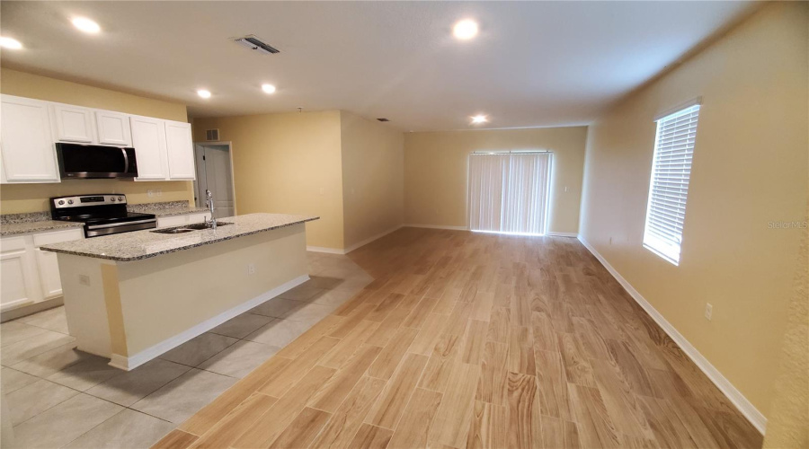 DAVENPORT, Florida 33837, 5 Bedrooms Bedrooms, ,3 BathroomsBathrooms,Residential,For Sale,JOVANA,MFRO6221190