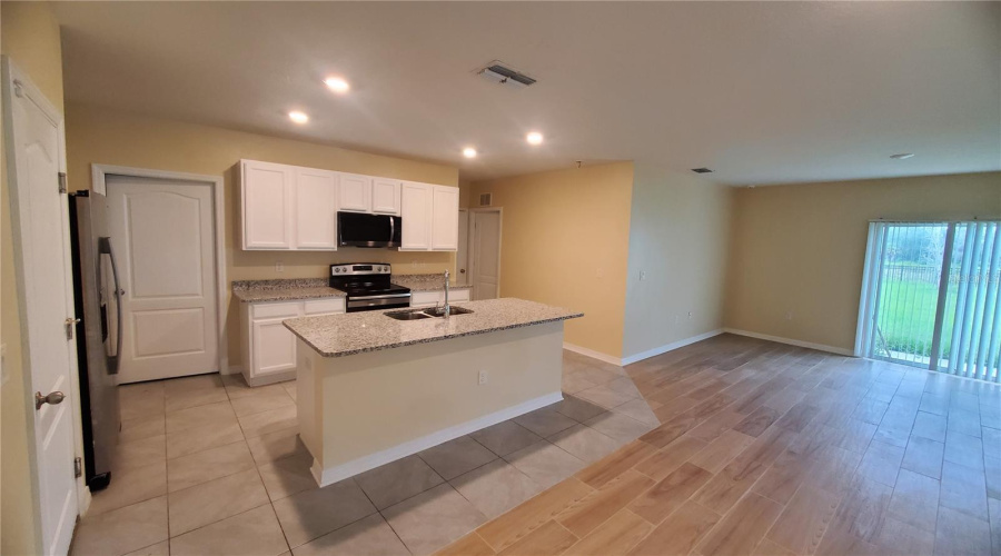 DAVENPORT, Florida 33837, 5 Bedrooms Bedrooms, ,3 BathroomsBathrooms,Residential,For Sale,JOVANA,MFRO6221190