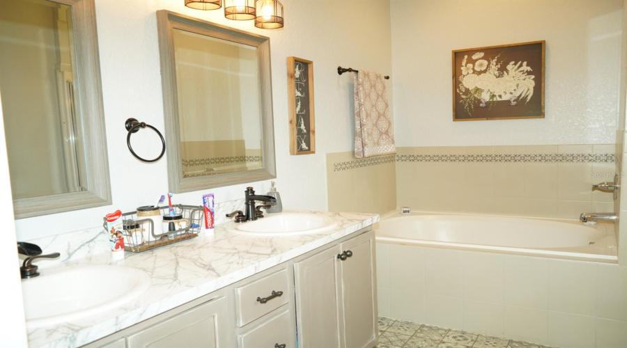 DAVENPORT, Florida 33837, 4 Bedrooms Bedrooms, ,3 BathroomsBathrooms,Residential,For Sale,MERRIMACK,0,MFRS5119069