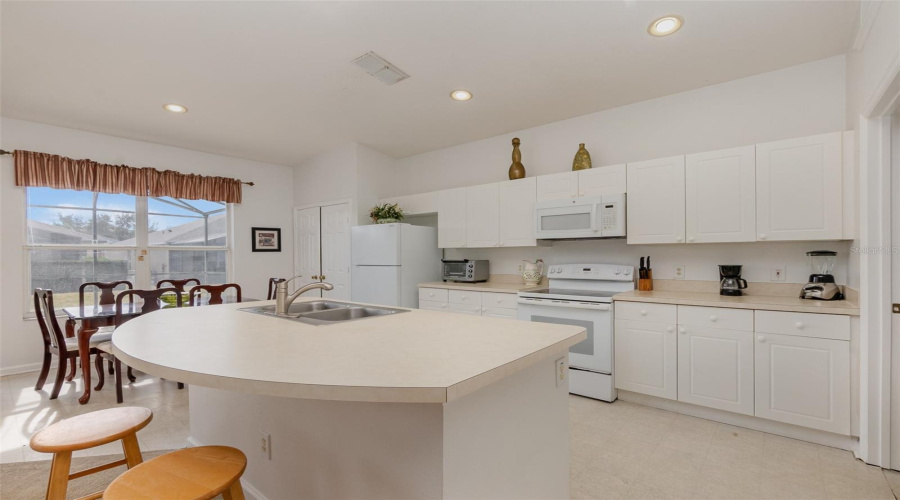 KISSIMMEE, Florida 34747, 4 Bedrooms Bedrooms, ,3 BathroomsBathrooms,Residential,For Sale,FAN PALM,0,MFRO6254325