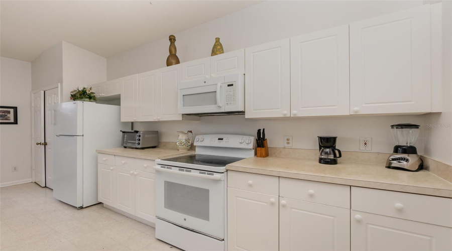 KISSIMMEE, Florida 34747, 4 Bedrooms Bedrooms, ,3 BathroomsBathrooms,Residential,For Sale,FAN PALM,0,MFRO6254325