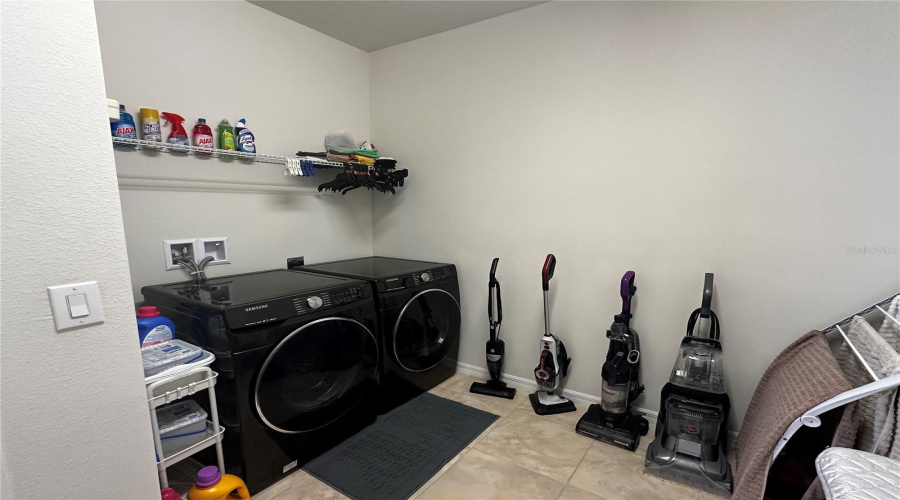 DAVENPORT, Florida 33837, 4 Bedrooms Bedrooms, ,2 BathroomsBathrooms,Residential,For Sale,CITRUS ISLE,MFRS5118866