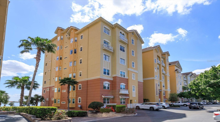 ORLANDO, Florida 32836, 2 Bedrooms Bedrooms, ,2 BathroomsBathrooms,Residential,For Sale,THE ESPLANADE,0,MFRO6274793
