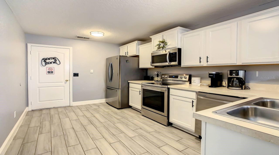 DAVENPORT, Florida 33896, 3 Bedrooms Bedrooms, ,3 BathroomsBathrooms,Residential,For Sale,EARLMONT,0,MFRS5115009