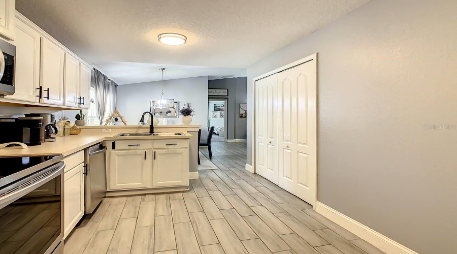 DAVENPORT, Florida 33896, 3 Bedrooms Bedrooms, ,3 BathroomsBathrooms,Residential,For Sale,EARLMONT,0,MFRS5115009