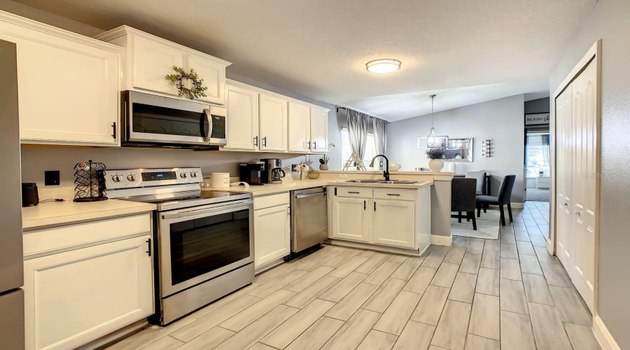 DAVENPORT, Florida 33896, 3 Bedrooms Bedrooms, ,3 BathroomsBathrooms,Residential,For Sale,EARLMONT,0,MFRS5115009
