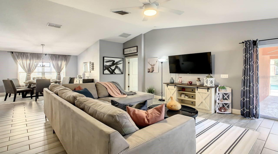 DAVENPORT, Florida 33896, 3 Bedrooms Bedrooms, ,3 BathroomsBathrooms,Residential,For Sale,EARLMONT,0,MFRS5115009