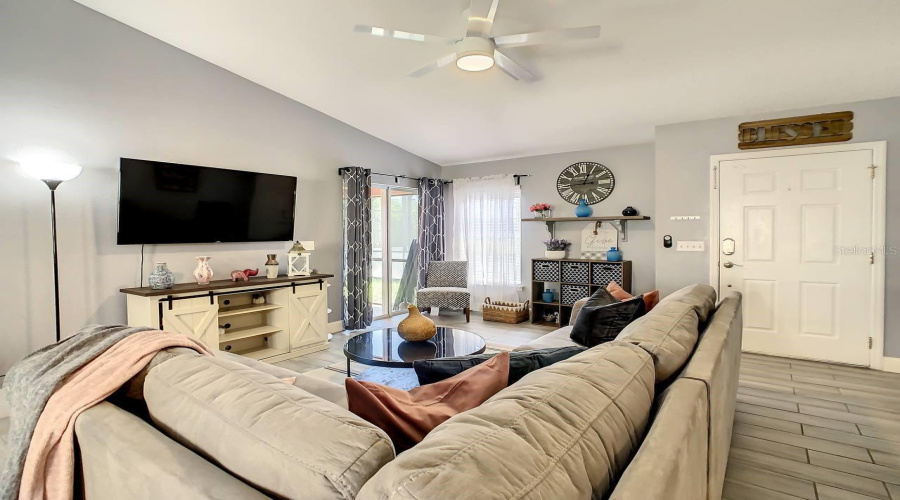 DAVENPORT, Florida 33896, 3 Bedrooms Bedrooms, ,3 BathroomsBathrooms,Residential,For Sale,EARLMONT,0,MFRS5115009