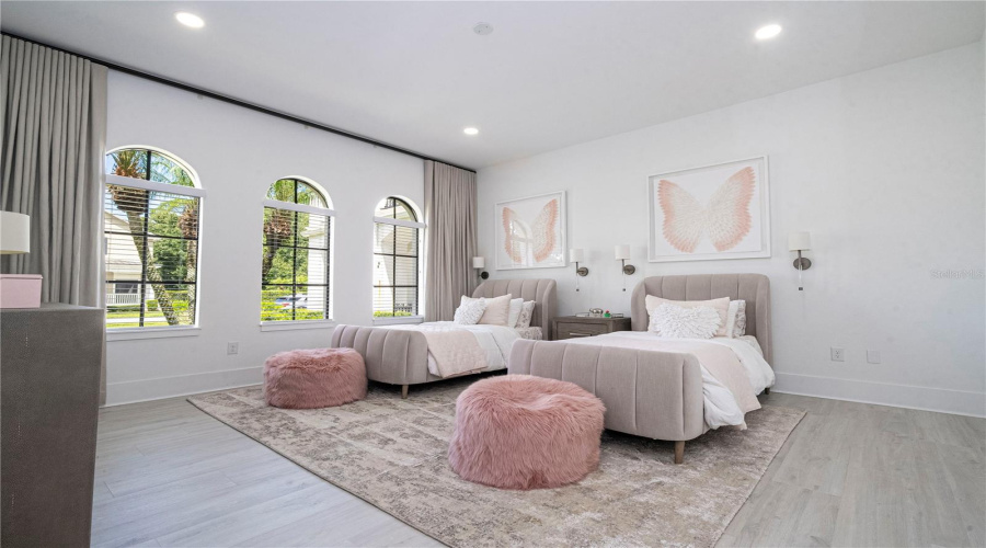 Kissimmee, Florida 34747, 8 Bedrooms Bedrooms, ,9 Bathroomsbathrooms,Residential,For Sale,Eastlawn,Mfro6275173