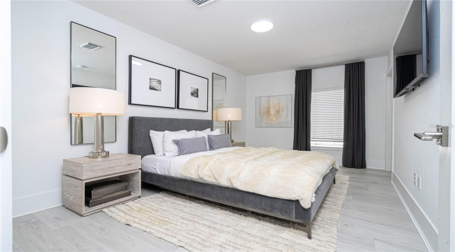 Kissimmee, Florida 34747, 8 Bedrooms Bedrooms, ,9 Bathroomsbathrooms,Residential,For Sale,Eastlawn,Mfro6275173