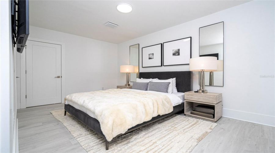 Kissimmee, Florida 34747, 8 Bedrooms Bedrooms, ,9 Bathroomsbathrooms,Residential,For Sale,Eastlawn,Mfro6275173