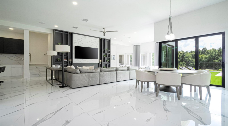 Kissimmee, Florida 34747, 8 Bedrooms Bedrooms, ,9 Bathroomsbathrooms,Residential,For Sale,Eastlawn,Mfro6275173