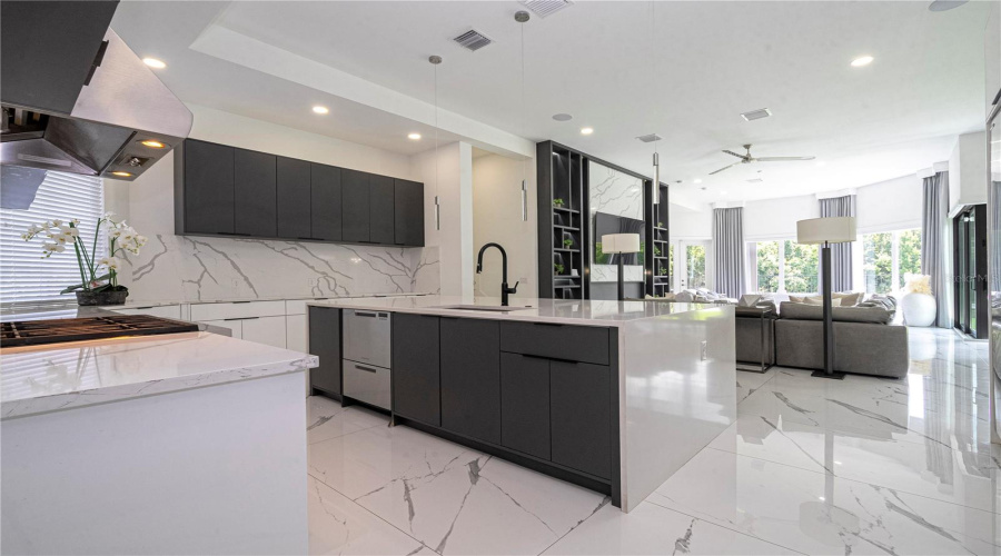 Kissimmee, Florida 34747, 8 Bedrooms Bedrooms, ,9 Bathroomsbathrooms,Residential,For Sale,Eastlawn,Mfro6275173