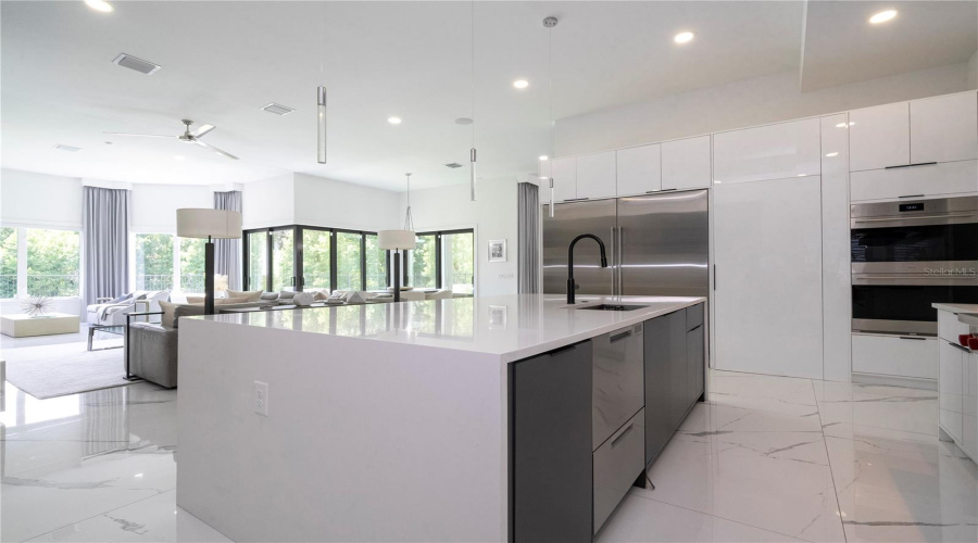 Kissimmee, Florida 34747, 8 Bedrooms Bedrooms, ,9 Bathroomsbathrooms,Residential,For Sale,Eastlawn,Mfro6275173
