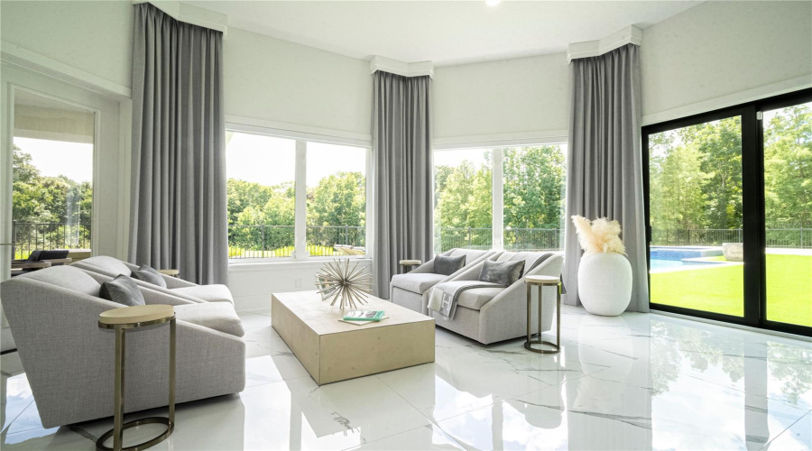 Kissimmee, Florida 34747, 8 Bedrooms Bedrooms, ,9 Bathroomsbathrooms,Residential,For Sale,Eastlawn,Mfro6275173