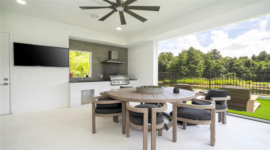 Kissimmee, Florida 34747, 8 Bedrooms Bedrooms, ,9 Bathroomsbathrooms,Residential,For Sale,Eastlawn,Mfro6275173
