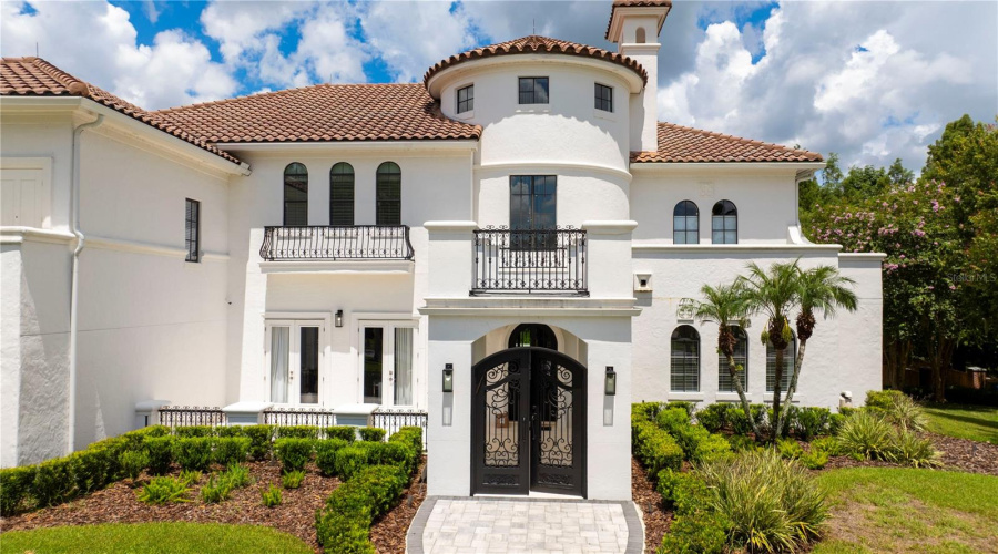 Kissimmee, Florida 34747, 8 Bedrooms Bedrooms, ,9 Bathroomsbathrooms,Residential,For Sale,Eastlawn,Mfro6275173