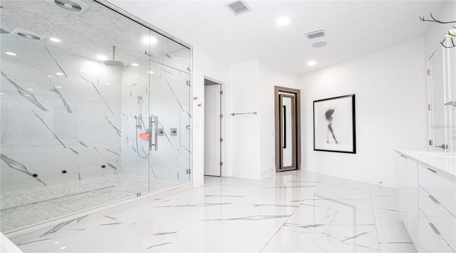 Kissimmee, Florida 34747, 8 Bedrooms Bedrooms, ,9 Bathroomsbathrooms,Residential,For Sale,Eastlawn,Mfro6275173