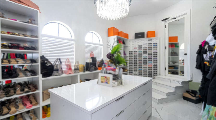 Kissimmee, Florida 34747, 8 Bedrooms Bedrooms, ,9 Bathroomsbathrooms,Residential,For Sale,Eastlawn,Mfro6275173