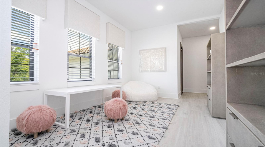 Kissimmee, Florida 34747, 8 Bedrooms Bedrooms, ,9 Bathroomsbathrooms,Residential,For Sale,Eastlawn,Mfro6275173