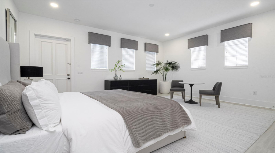Kissimmee, Florida 34747, 8 Bedrooms Bedrooms, ,9 Bathroomsbathrooms,Residential,For Sale,Eastlawn,Mfro6275173
