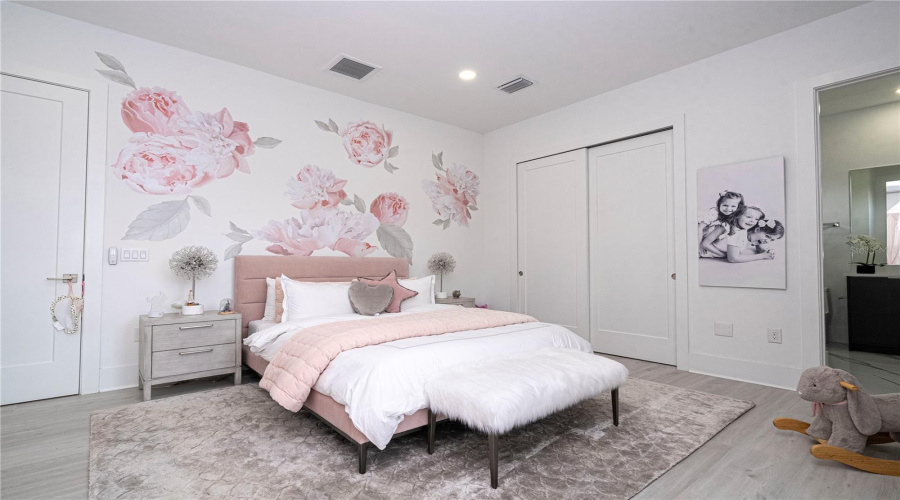 Kissimmee, Florida 34747, 8 Bedrooms Bedrooms, ,9 Bathroomsbathrooms,Residential,For Sale,Eastlawn,Mfro6275173