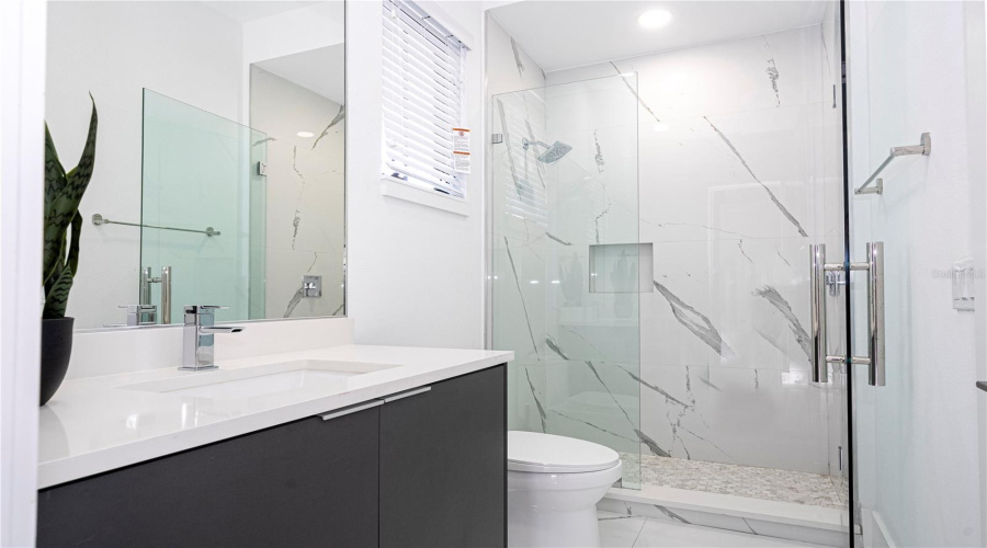 Kissimmee, Florida 34747, 8 Bedrooms Bedrooms, ,9 Bathroomsbathrooms,Residential,For Sale,Eastlawn,Mfro6275173