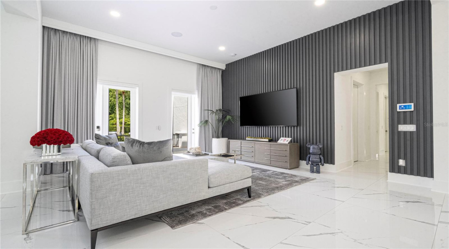 Kissimmee, Florida 34747, 8 Bedrooms Bedrooms, ,9 Bathroomsbathrooms,Residential,For Sale,Eastlawn,Mfro6275173