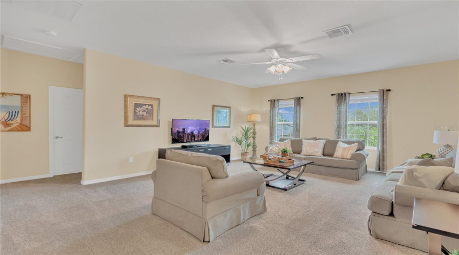 Davenport, Florida 33837, 5 Bedrooms Bedrooms, ,4 Bathroomsbathrooms,Residential,For Sale,Yellow Snapdragon,Mfro6268157