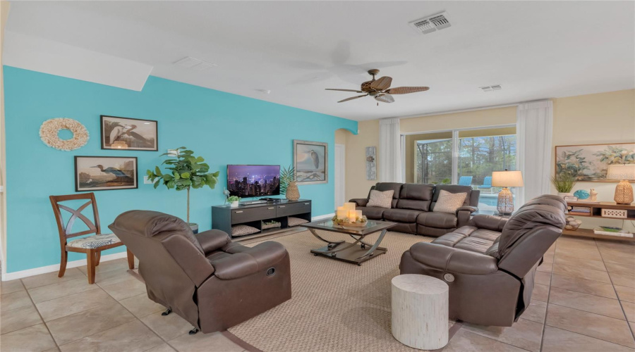 Davenport, Florida 33837, 5 Bedrooms Bedrooms, ,4 Bathroomsbathrooms,Residential,For Sale,Yellow Snapdragon,Mfro6268157