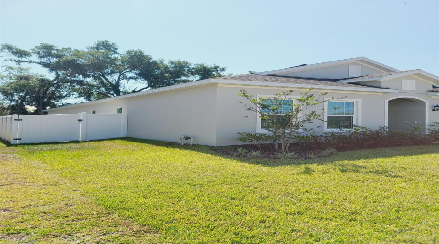 Davenport, Florida 33837, 4 Bedrooms Bedrooms, ,2 Bathroomsbathrooms,Residential,For Sale,Avenal,Mfrs5119545