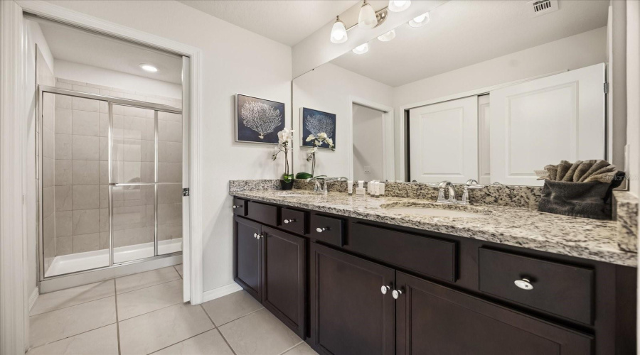 DAVENPORT, Florida 33897, 5 Bedrooms Bedrooms, ,4 BathroomsBathrooms,Residential,For Sale,LAVA TREE,0,MFRO6276437