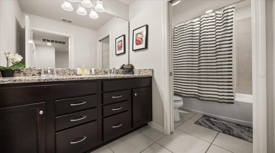 DAVENPORT, Florida 33897, 5 Bedrooms Bedrooms, ,4 BathroomsBathrooms,Residential,For Sale,LAVA TREE,0,MFRO6276437