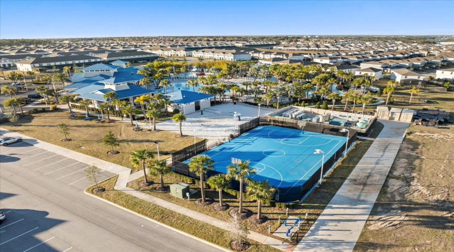 DAVENPORT, Florida 33897, 5 Bedrooms Bedrooms, ,4 BathroomsBathrooms,Residential,For Sale,LAVA TREE,0,MFRO6276437