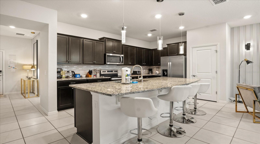 DAVENPORT, Florida 33897, 5 Bedrooms Bedrooms, ,4 BathroomsBathrooms,Residential,For Sale,LAVA TREE,0,MFRO6276437