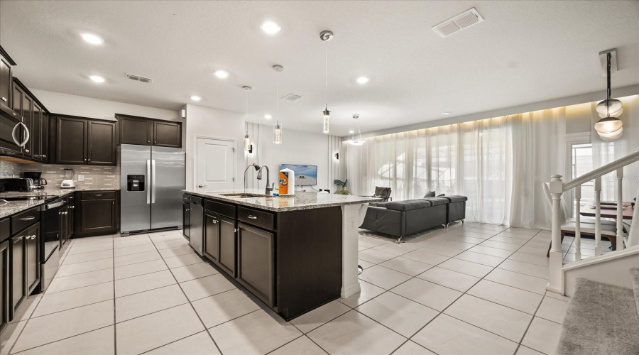 DAVENPORT, Florida 33897, 5 Bedrooms Bedrooms, ,4 BathroomsBathrooms,Residential,For Sale,LAVA TREE,0,MFRO6276437