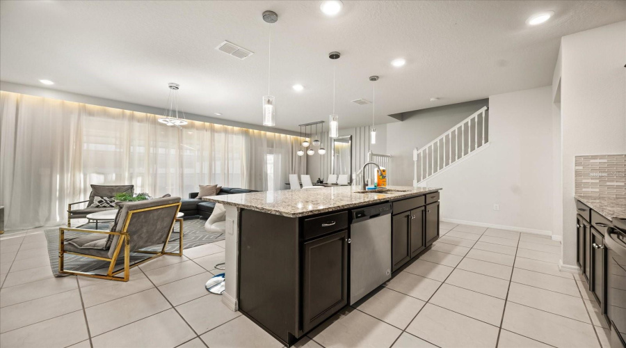 DAVENPORT, Florida 33897, 5 Bedrooms Bedrooms, ,4 BathroomsBathrooms,Residential,For Sale,LAVA TREE,0,MFRO6276437