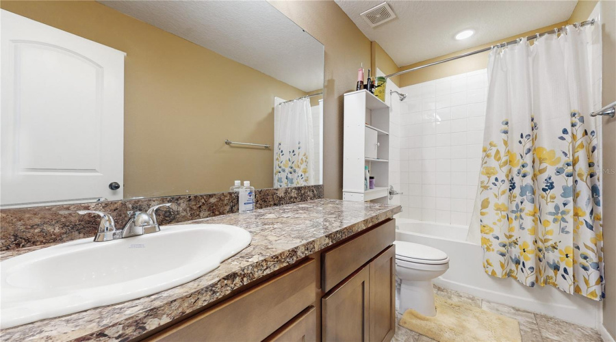 DAVENPORT, Florida 33837, 5 Bedrooms Bedrooms, ,3 BathroomsBathrooms,Residential,For Sale,SUGARWOOD,MFRTB8344286
