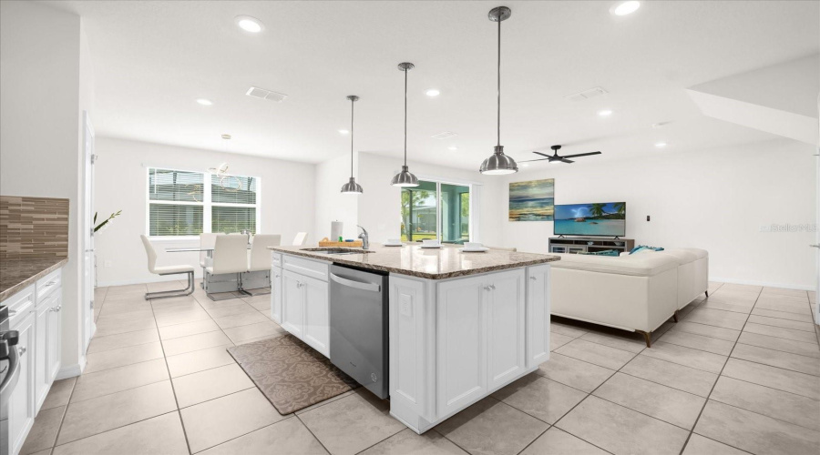 DAVENPORT, Florida 33837, 5 Bedrooms Bedrooms, ,4 BathroomsBathrooms,Residential,For Sale,OAKMOSS,0,MFRO6274422
