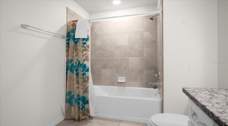 DAVENPORT, Florida 33837, 5 Bedrooms Bedrooms, ,4 BathroomsBathrooms,Residential,For Sale,OAKMOSS,0,MFRO6274422
