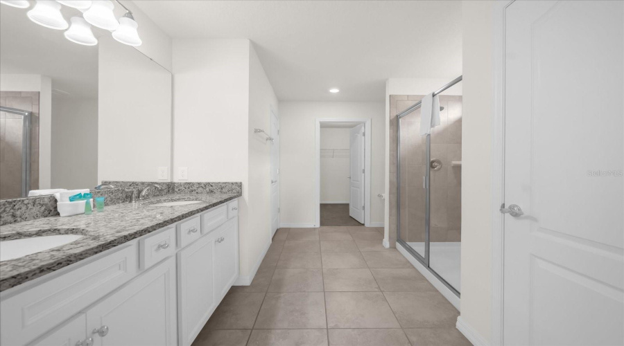 DAVENPORT, Florida 33837, 5 Bedrooms Bedrooms, ,4 BathroomsBathrooms,Residential,For Sale,OAKMOSS,0,MFRO6274422