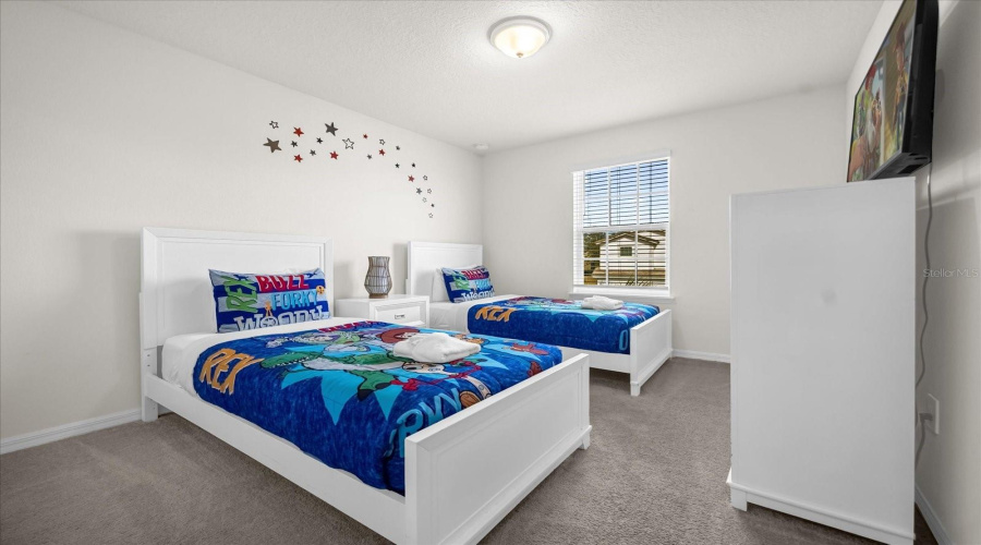 DAVENPORT, Florida 33837, 5 Bedrooms Bedrooms, ,4 BathroomsBathrooms,Residential,For Sale,OAKMOSS,0,MFRO6274422