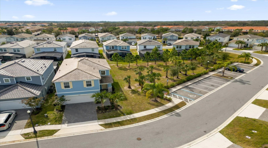 DAVENPORT, Florida 33837, 5 Bedrooms Bedrooms, ,4 BathroomsBathrooms,Residential,For Sale,OAKMOSS,0,MFRO6274422