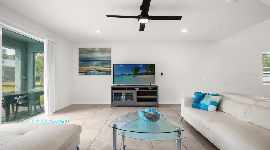 DAVENPORT, Florida 33837, 5 Bedrooms Bedrooms, ,4 BathroomsBathrooms,Residential,For Sale,OAKMOSS,0,MFRO6274422