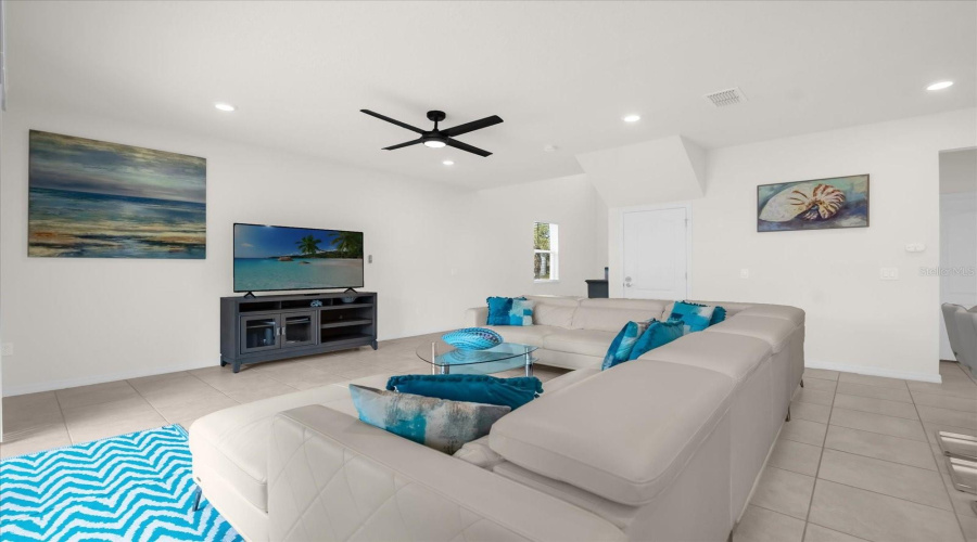 DAVENPORT, Florida 33837, 5 Bedrooms Bedrooms, ,4 BathroomsBathrooms,Residential,For Sale,OAKMOSS,0,MFRO6274422