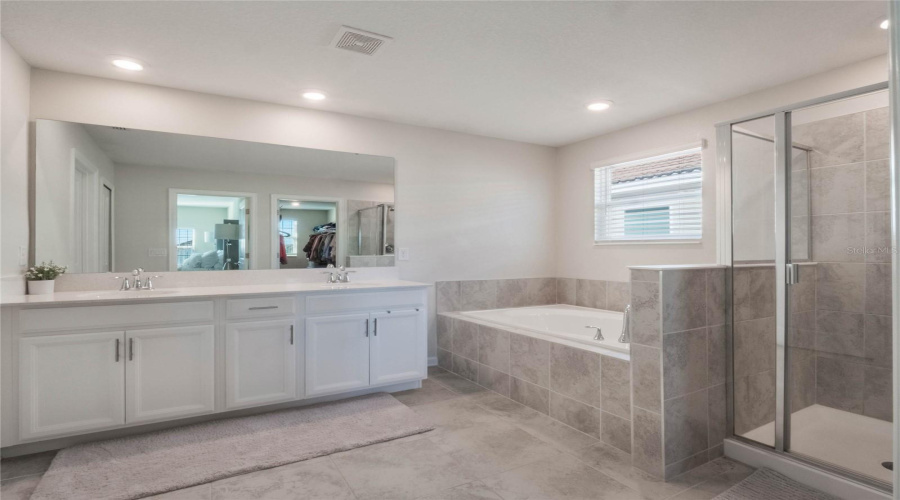 DAVENPORT, Florida 33896, 4 Bedrooms Bedrooms, ,2 BathroomsBathrooms,Residential,For Sale,DOWNSWING,0,MFRO6276293