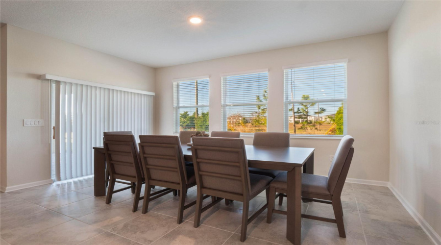DAVENPORT, Florida 33896, 4 Bedrooms Bedrooms, ,2 BathroomsBathrooms,Residential,For Sale,DOWNSWING,0,MFRO6276293