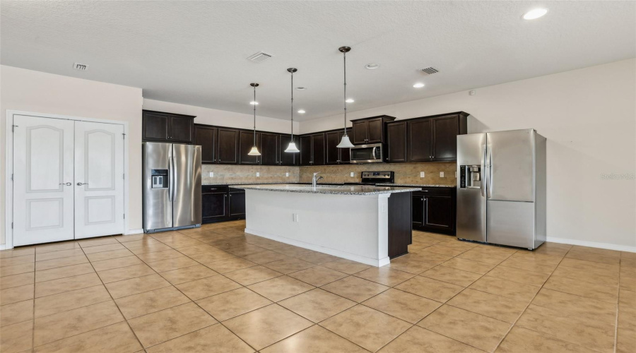 KISSIMMEE, Florida 34747, 9 Bedrooms Bedrooms, ,6 BathroomsBathrooms,Residential,For Sale,CORCOVADO,0,MFRO6275641