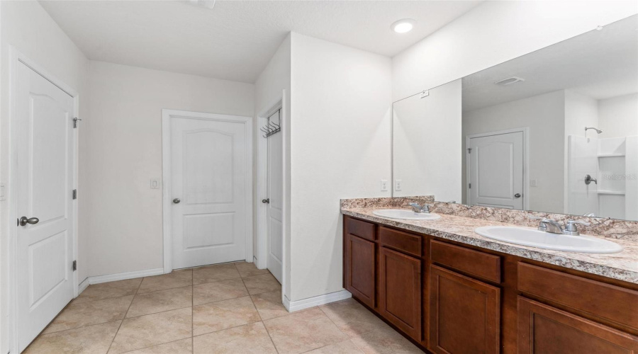 DAVENPORT, Florida 33837, 4 Bedrooms Bedrooms, ,2 BathroomsBathrooms,Residential,For Sale,EAGLEVIEW,0,MFRS5118953