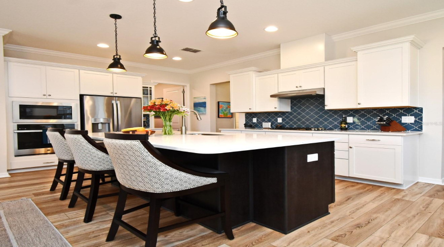 Kitchen with Breakfast Bar